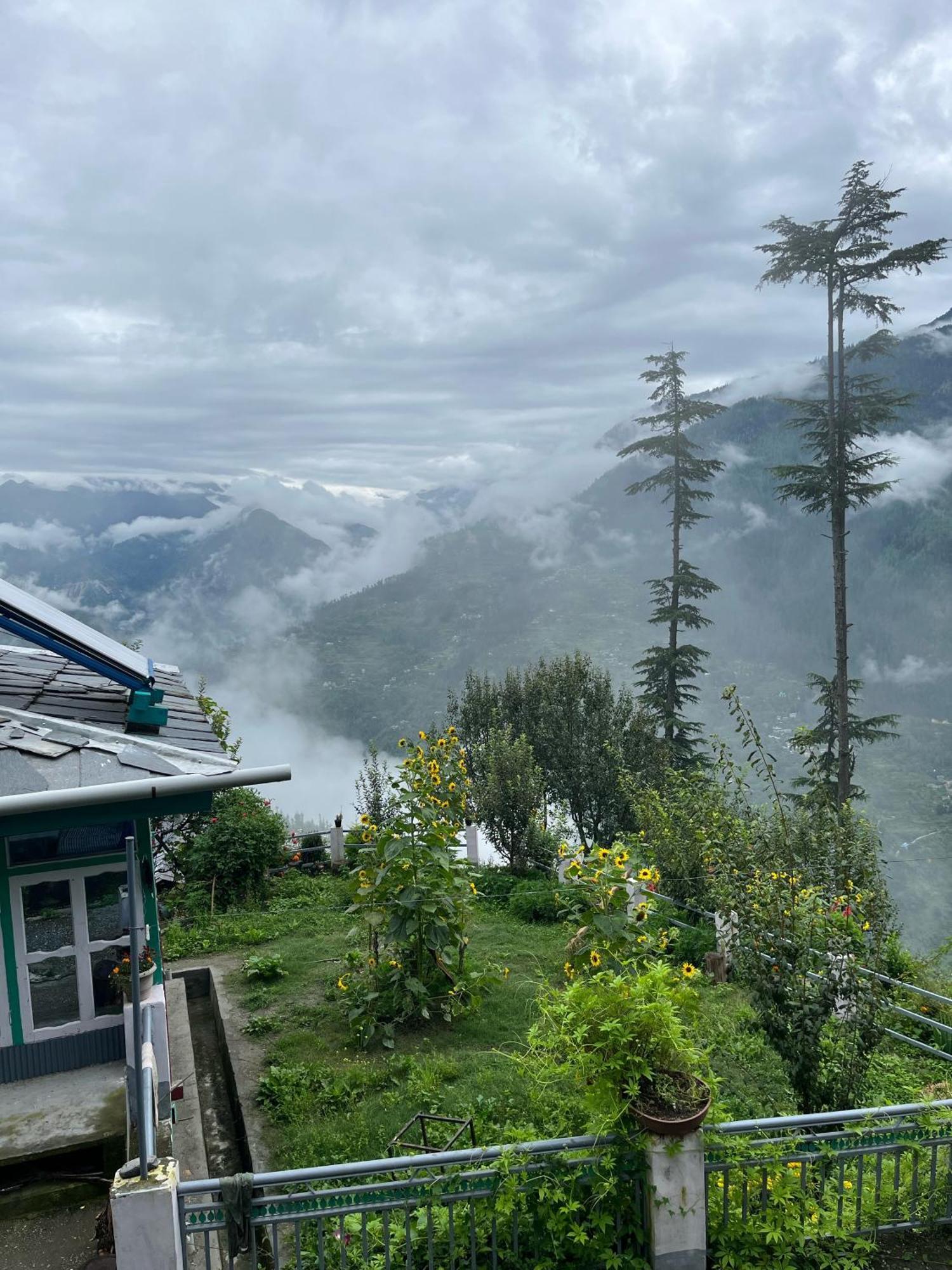 Hotel Mountain Eyrie Banjār Esterno foto